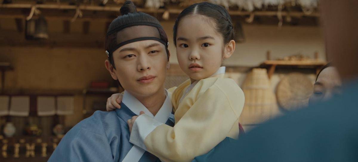Yook Sung Jae dan Oh Eun Seo di drama The Haunted Palace (Dok. Netflix/The Haunted Palace)